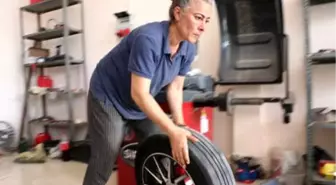 Ev Kadını Hülya, Oto Lastik Tamircisi Oldu