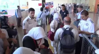 Mardin'den Kutsal Topraklara Gidecek Hacı Adayları Dualarla Uğurlandı.