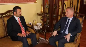 Vali Gül, Kurbanını Türkiye Diyanet Vakfına Bağışladı