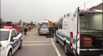 Afyonkarahisar'da İki Otomobil Çarpıştı: 2 Ölü, 5 Yaralı