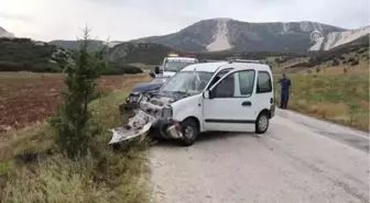 Burdur'da İki Otomobil Çarpıştı: 7 Yaralı