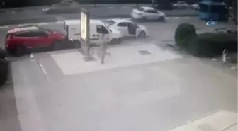 Polisten Kaçmaya Çalışırken Kaza Yapan Oto Hırsızları Kamerada