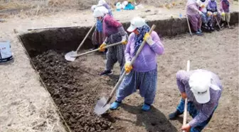 Tarih, Köylü Kadınların Elleriyle Gün Yüzüne Çıkıyor