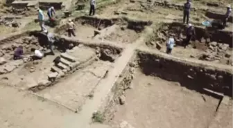 Bitlis Kalesinde Bulunan Osmanlı Dönemine Ait Mezar Havadan Görüntülendi