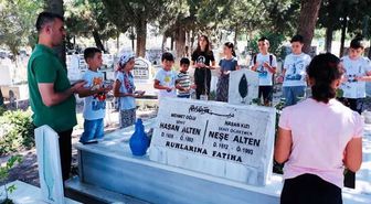 Kur'an Kursu Öğrencilerinden Şehitliğe Anlamlı Ziyaret