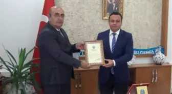 Mehmetçik Vakfı'ndan Kaymakam Haskırış'a Plaket