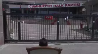CHP Önünde 'Koltuk' Eylemi