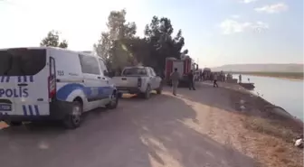 Kanala Devrilen Pikabın Sürücüsü Kayboldu
