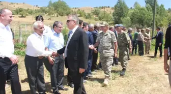 Vali Toprak ve Komutanlar Uyanık Mezrasına Konuk Oldu