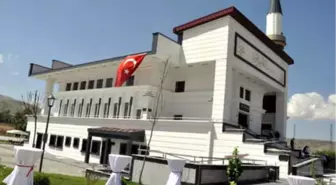 Bitlisli İş Adamının Hastane Bahçesine Yaptırdığı Cami ve Misafirhane Hizmete Açıldı