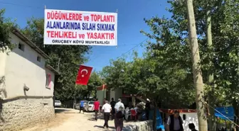 Köy Muhtarından Düğün Magandalarına Pankartlı Tepki