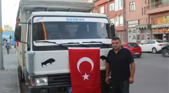 Aracını Bayraklarla Süsledi, Ankara'ya Doğru Yola Çıktı