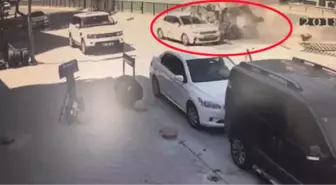 Kadıköy'de Akıl Almaz Kaza: Bariyerlerden Fırlayan Demir Başka Bir Araca Saplandı