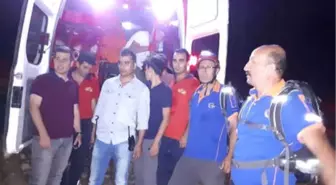 Kayalıklarda Mahsur Kalan Gençler Kurtarıldı