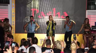 Tatilciler Demet Akalın Konserine Akın Etti