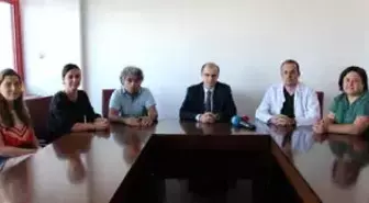 Küçük Fırat'ın Başına Giren İnşaat Demiri Ameliyatla Çıkarıldı