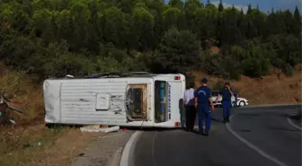 Tarım İşçilerini Taşıyan Minibüs Devrildi: 12 Yaralı