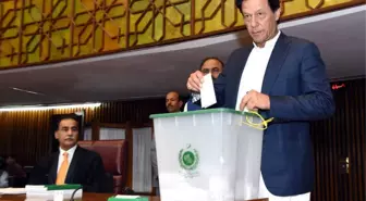 Pakistan'ın Yeni Başbakanı Yemin Etti