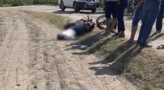 Direksiyon Hakimiyetini Kaybeden Motosiklet Sürücüsü Yola Düşerek Öldü