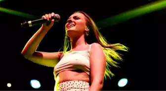 Dünyaca Ünlü Şarkıcı Alexandra Stan, Konser Verdiği Çanakkale'ye Hayran Kaldı