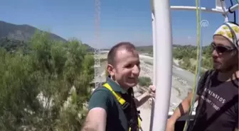 Görme Engelli Öğretmenin 'Bangee Jumping' Heyecanı