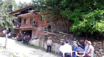 Kurban Kesimi Sırasında Tartıştığı Torununu Öldürüp, İntihar Etti (2)