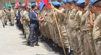 Kaymakam Öztürk Polis, Asker ve Vatandaşların Bayramını Kutladı