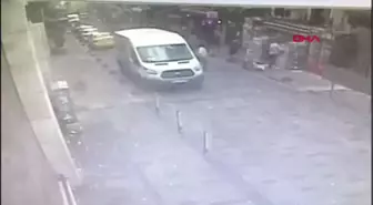 İstanbul Kavgayı Ayırmaya Çalışırken Bacağından Vuruldu