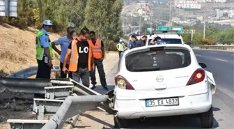 Bariyerlere Çarpan Araçta 2 Kişi Yaralandı