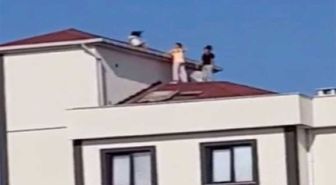 Fotoğraf Çekmek İçin Küçük Kızın Canını Hiçe Saydılar
