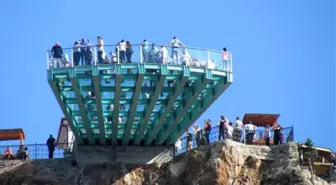 Torul Kalesi Cam Seyir Terasında Bayram Bereketi