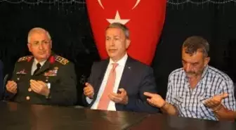 Bakan Akar ve Orgeneral Güler'den Şehit Ailesine Taziye Ziyareti