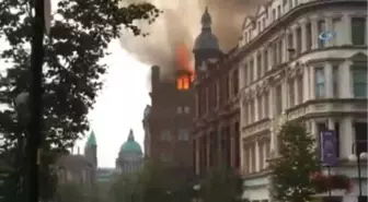 İrlanda'nın Simgesi Tarihi Bina Alevlere Teslim Oldu