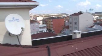 Küçük Kızı, Oyuncak Almak İçin Çatıya Çıkarmışlar
