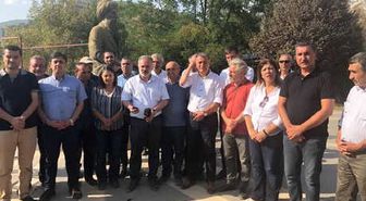 Tunceli'de Geçişlerine İzin Verilmeyen Hdp'liler Oturma Eylemi Yaptı (2)
