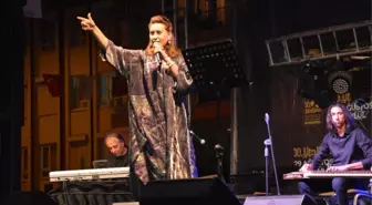 Azerin ve Esat Kabaklı'dan Muhteşem Konser