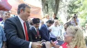 İzmir'in İlçelerinde Zafer Coşkusu