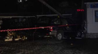 Bursa'da Aracın Kontrolünü Kaybeden Sürücü Zeytin Dükkanına Daldı: 2 Ölü, 1 Yaralı