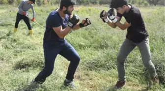 Güney Asya Jeet Kune Do Şampiyonası'na Tarlada Hazırlanıyor