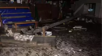 Lüks Cip Zeytinci Dükkanına Daldı: 2 Ölü