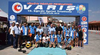 Triatlon Şampiyonları Ödüllerini Aldı