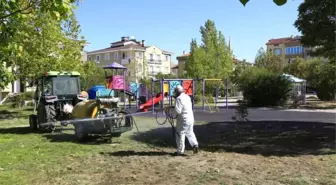 Çocuk Oyun Alanları ve Dinlenme Parklarında İlaçlama Sürüyor