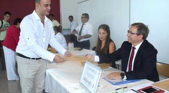 Memur Olarak Çalıştığı Üniversitenin Diş Hekimliği Fakültesi'ni Kazandı