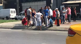 Motosikletli Şahsın Yayaya Çarpıp Seke Seke Olay Yerinden Kaçma Anları Kamerada