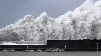 Japonya'da Son 25 Yılın En Şiddetli Tayfunu Çıktı