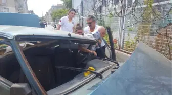 Bursa'da Duvara Çarpan Otomobil Hurdaya Döndü
