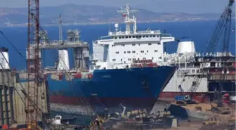 Foça'da Denize Yakıt Bırakılan Gemiyle İlgili Soruşturma Sürüyor