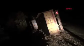 Gaziantep Fıstık İşçilerini Taşıyan Kamyonet Devrildi: 17 Yaralı
