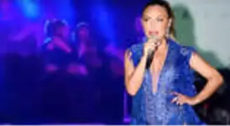 Ünlü Şarkıcı Ziynet Sali, Konserinde Baygınlık Geçirdi