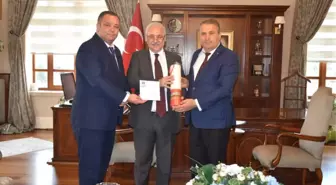 Vali Güvençer'e Kırmızı Dipli Mumla Yağlı Güreş Festivali Daveti